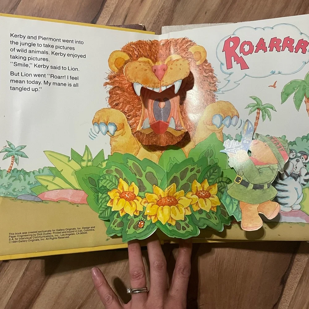 1984 Kirby On Safari Pop up Book in original box - Picture 2 of 9